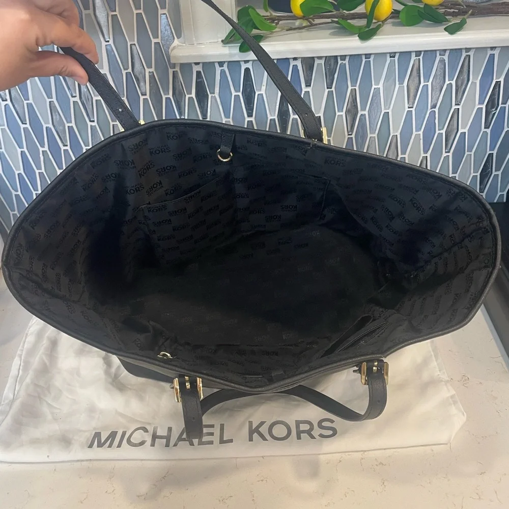 Michael Kors Black Shoulder Bag - Picture 3 of 6